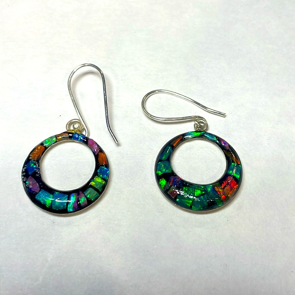 Silver earring with natural opals!
